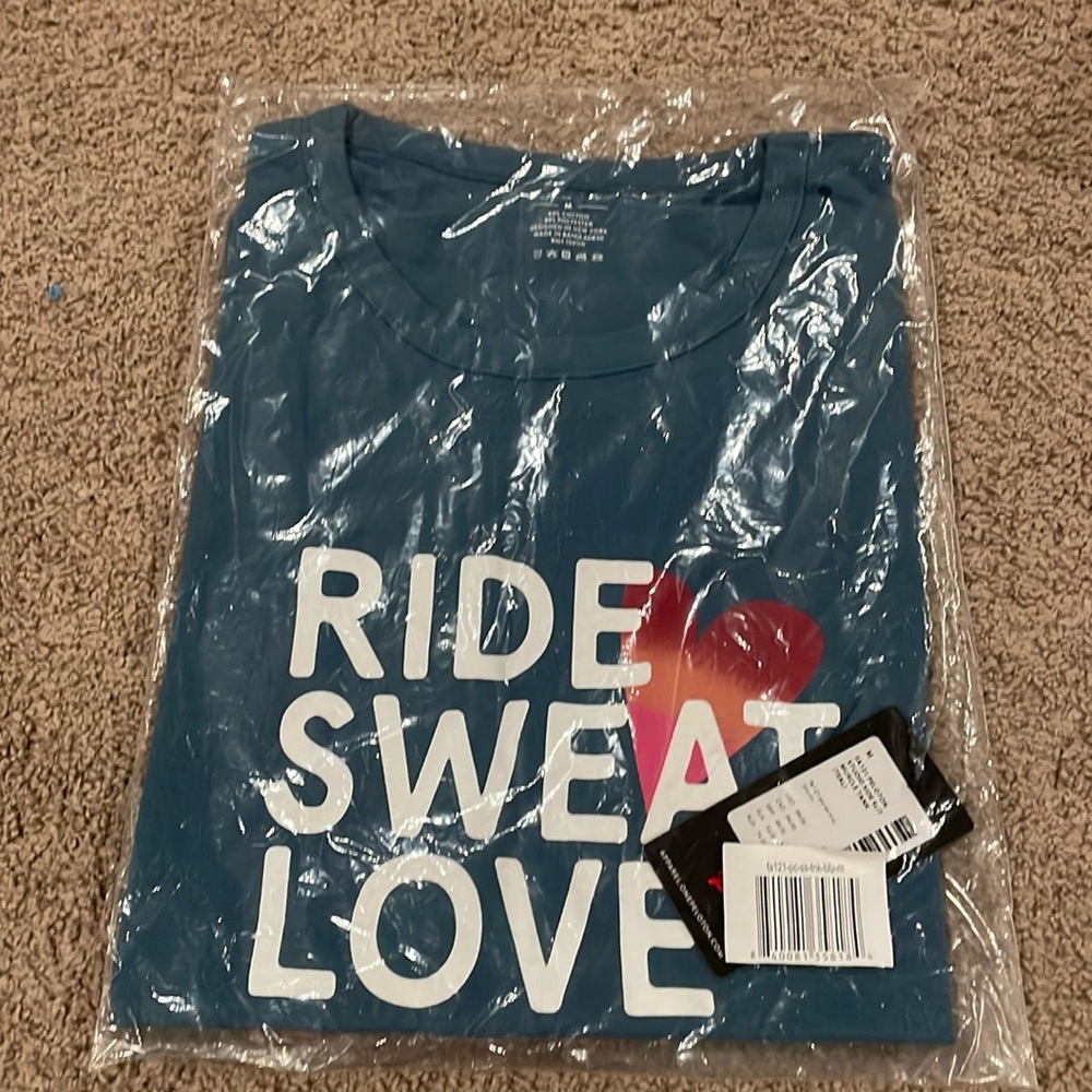Peloton studio side slit muscle tank. Size M. NWT in bag